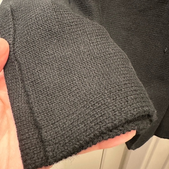 Sleeveless Knit - Picture 2 of 6